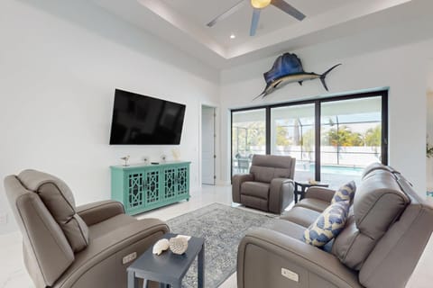 Harbor Breeze Retreat House in Cape Coral