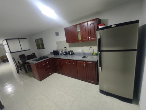 Kitchen or kitchenette, minibar