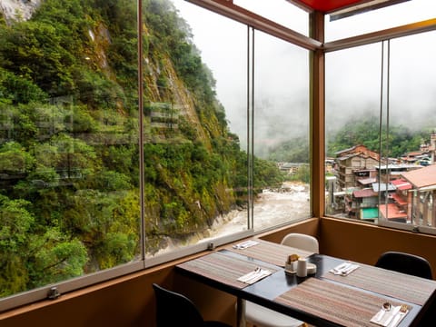 Restaurant/places to eat, Day, Natural landscape, Dining area, Mountain view