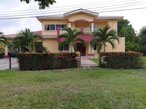 Little paradise House in Atlántida Department