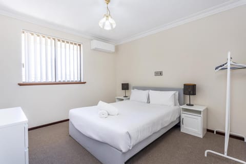 Spacious Family Retreat - EXECUTIVE ESCAPES House in Perth