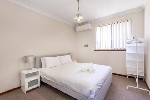 Spacious Family Retreat - EXECUTIVE ESCAPES House in Perth
