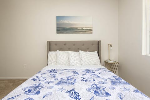 Two Bedroom Sleeps 6 with Free Parking near Boating Condominio in Venice Beach