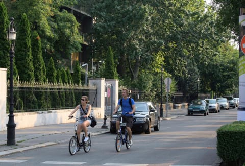 Neighbourhood, Cycling