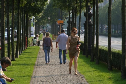 Neighbourhood, Street view