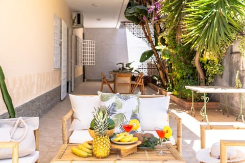 Day, Garden, Seating area, Dining area, Garden view