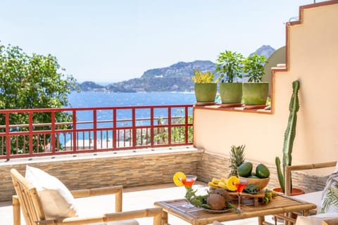 Day, Natural landscape, View (from property/room), Balcony/Terrace, Dining area, Mountain view, Sea view