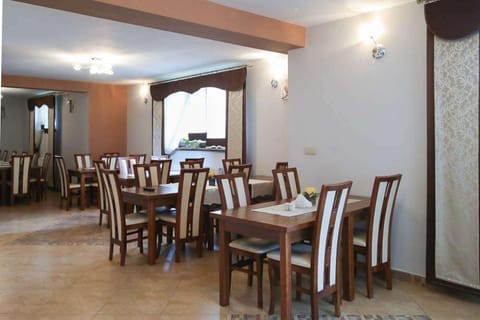 Restaurant/places to eat, Dining area