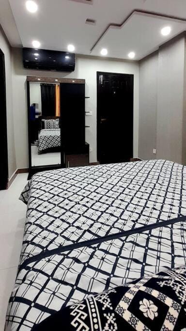 402-NEXT INN Condo available at Best Price Wohnung in Lahore