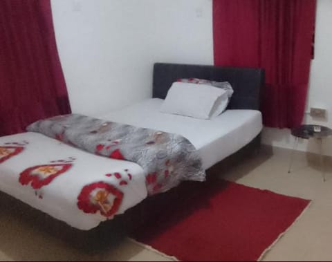 Charlies Guest House Bed and Breakfast in Accra