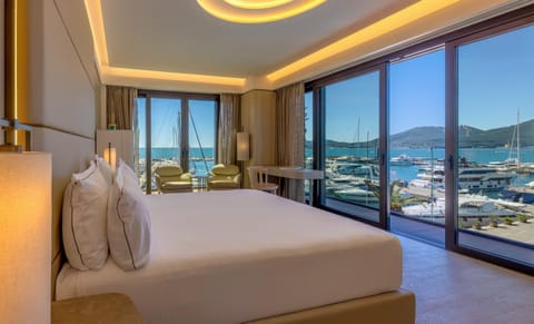 Photo of the whole room, Sea view