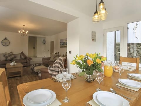 Waterside - Luxury Menai Bridge Holiday Home - 4 Bed 4 Bath House in Menai Bridge