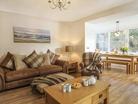 Waterside - Luxury Menai Bridge Holiday Home - 4 Bed 4 Bath House in Menai Bridge