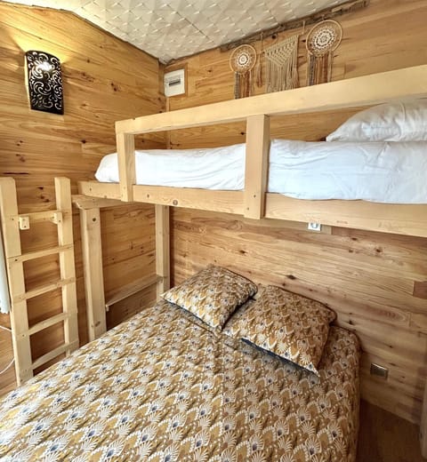 Bed, Photo of the whole room, Bedroom, bunk bed