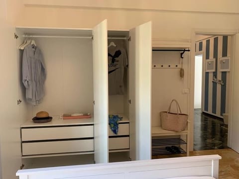 Photo of the whole room, wardrobe