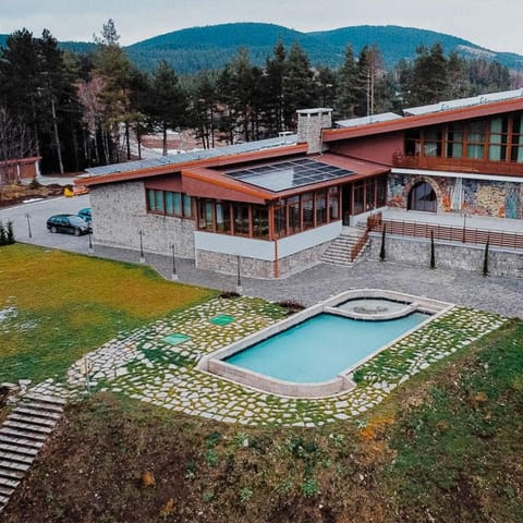 Property building, Spring, Day, Natural landscape, Meeting/conference room, Mountain view, Pool view, Swimming pool