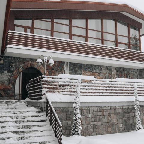 Property building, Day, Winter, Balcony/Terrace