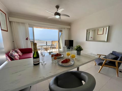 Spacious apartment with sea views Apartamento in Avenida de la Galga