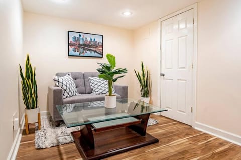 A modern suite nestled in a peaceful neighborhood Condominio in Upper Darby