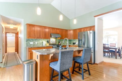 Kitchen or kitchenette, Dining area, dishwasher, oven, stove