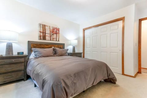 Bed, Photo of the whole room, Bedroom, wardrobe