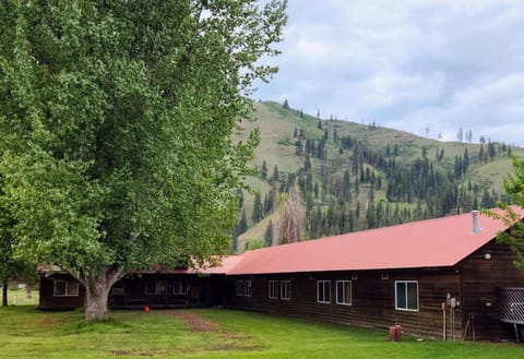 Queen Double Ensuite at South Fork Lodge Motel Hotel in Salmon River