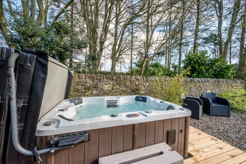 The Farmhouse - Countryside Escape with Hot Tub Casa in Carnoustie