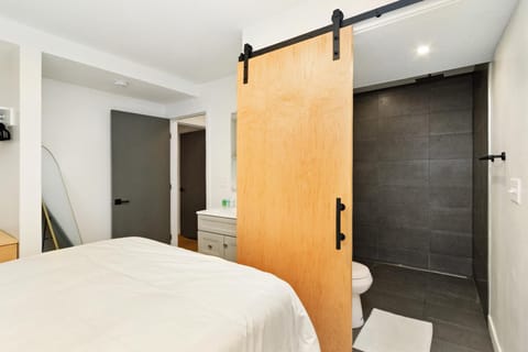 Chic & Cozy Condo in Manhattan with Free Parking & WiFi Apartment in Manhattan