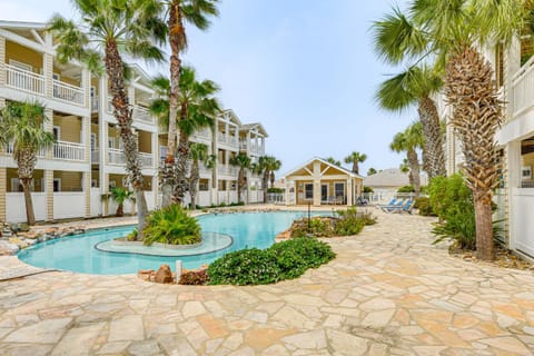 Corpus Christi Condo with Community Pool, Near Beach Apartment in North Padre Island