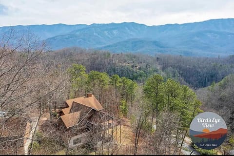 Views, Hot tub, Game Rm, arcade, 3 resort Pools, Pickleball Court, golf course House in Pittman Center