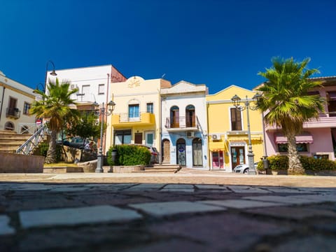 Property building, Neighbourhood, City view, Street view