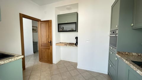 Kitchen or kitchenette, minibar, pet friendly, stove