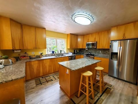 Large Family Home Near Mendenhall Glacier House in Juneau