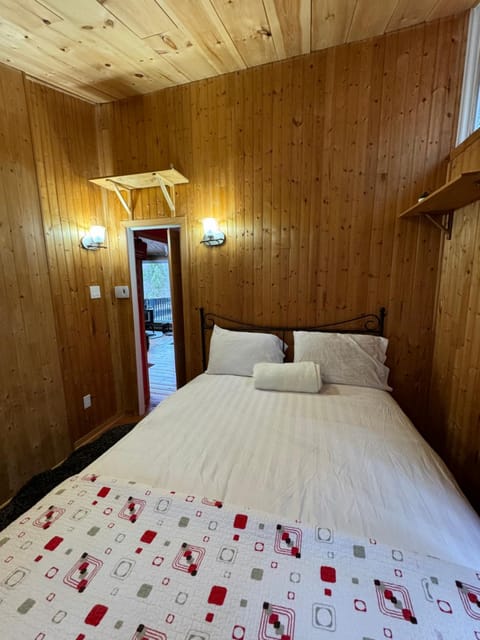 Chalet Alpin Suisse Au Bord Du Lac Chalet in Morin-Heights