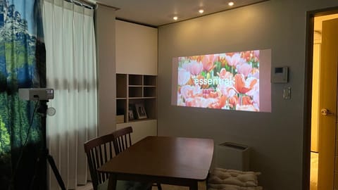 TV and multimedia, Living room, Seating area, Dining area