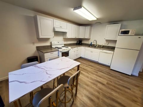 Updated Douglas Apartment, Near Downtown and Skiing Condo in Juneau