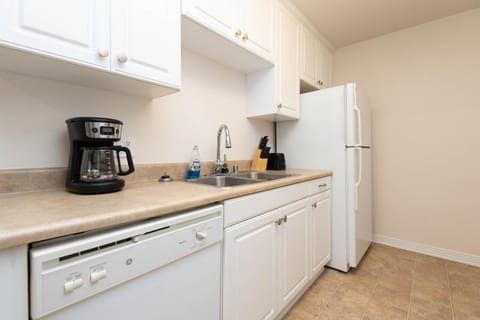 Coffee/tea facilities, Kitchen or kitchenette, dishwasher