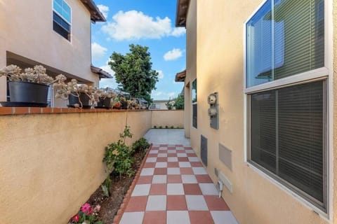 Spacious 5 BD Retreat between Disneyland and Universal Maison in South El Monte