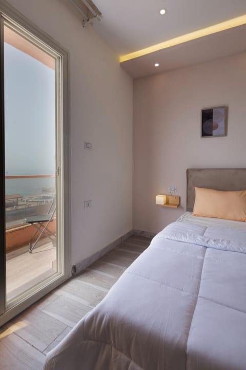 Bed, Natural landscape, Photo of the whole room, Bedroom, Sea view