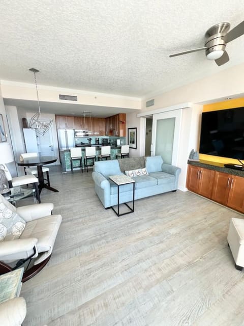 Just Beachy Get-away Apartment in Biloxi