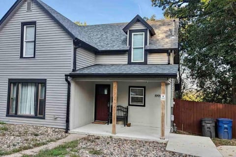 Sweet Cottage near Downtown DSM House in Des Moines