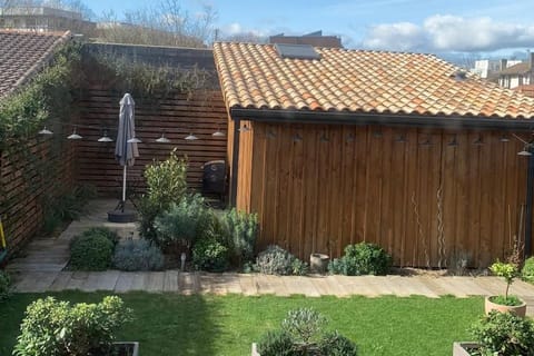 Cabane au fond du jardin Apartment in Bordeaux