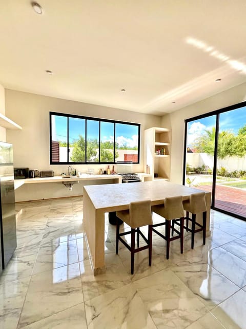 Dining area, kitchen