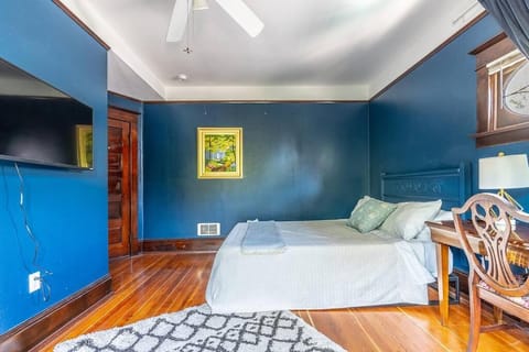 Charming Room in Capitol Hill - Foxglove Inn Rm 4 House in Capitol Hill