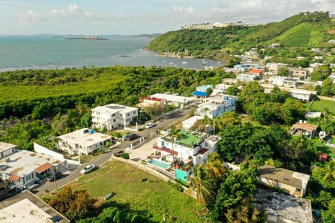 Faro Escondido Pool & Jacuzzi Ocean View by BioBay House in Fajardo