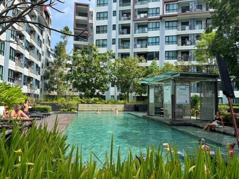 Centrio Condominiums Top Floor with Pool and Garden view Condominio in Chalong