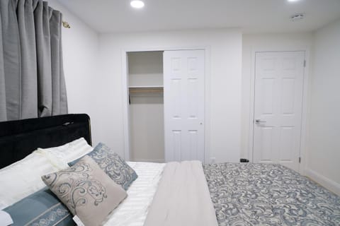 Exqusite 3 Bedrooms Condo in Irvington