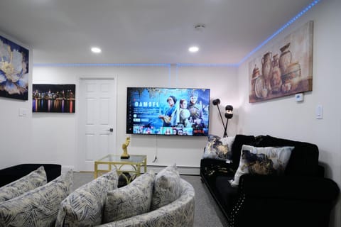 TV and multimedia, Living room, Seating area, Evening entertainment