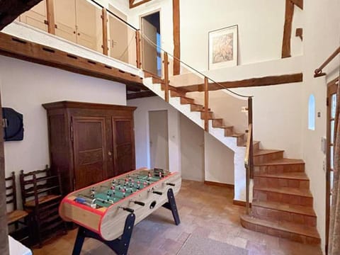 Gîte familial avec jacuzzi, baby-foot, fléchettes, et plus - idéal pour se ressourcer ou faire la fête ! - FR-1-491-414 House in Centre-Val de Loire