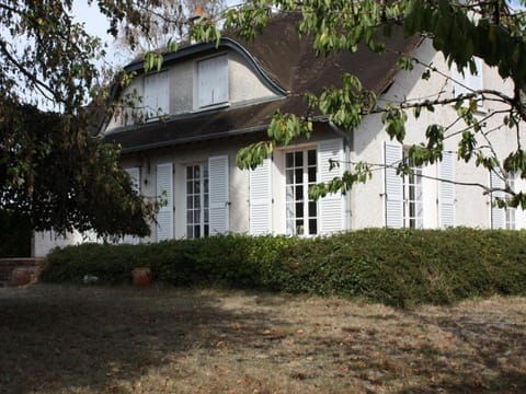 Maison de plain-pied avec jardin arboré, proche Center-Parc et châteaux, idéale famille! - FR-1-491-420 Haus in Chaumont-sur-Tharonne